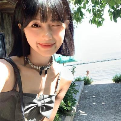 深夜中的企鹅海报